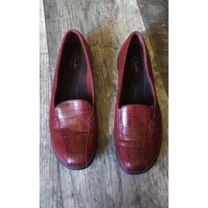 Clarks Bendables Women's 8.5M Red Leather Loafer With Alligator Embossed Texture